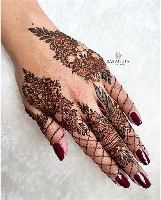 Pendant And Spiral Graceful Back Hand Mehndi Design Theme Pendant And Spiral Graceful Back Hand Mehndi Design Theme
